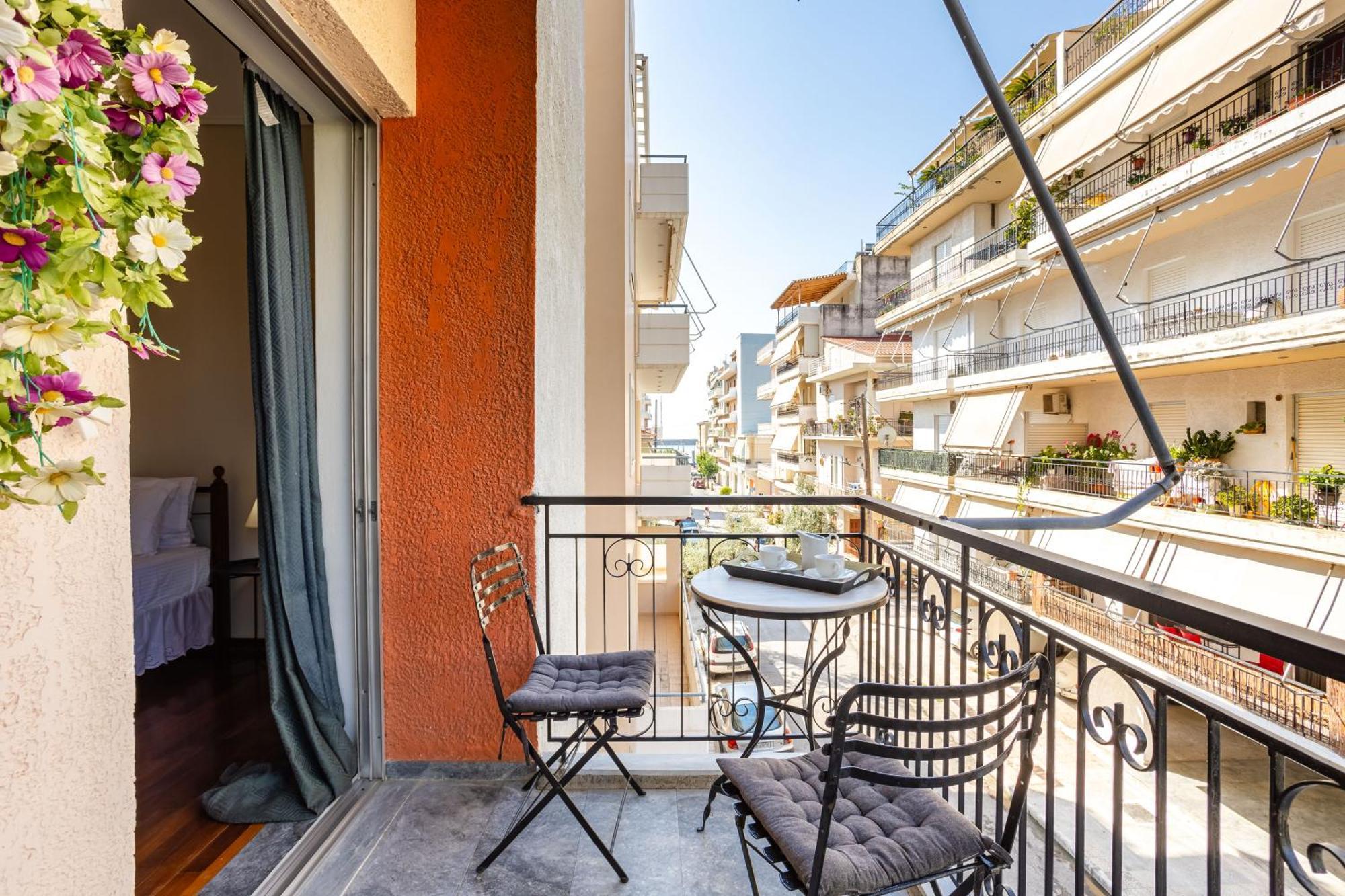 Vicky'S Cozy Nest, Your Home By The Sea Kalamata Exterior photo